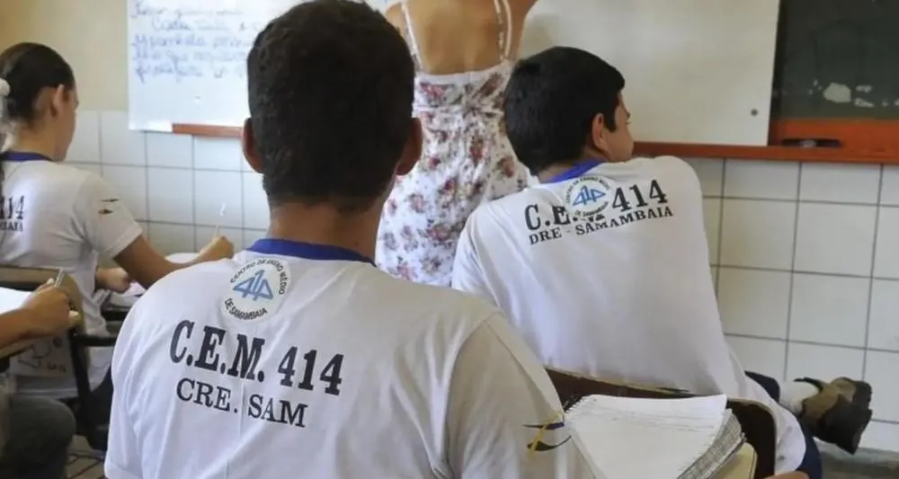 OITO EM CADA DEZ PROFESSORES JÁ PENSARAM EM DESISTIR DA CARREIRA