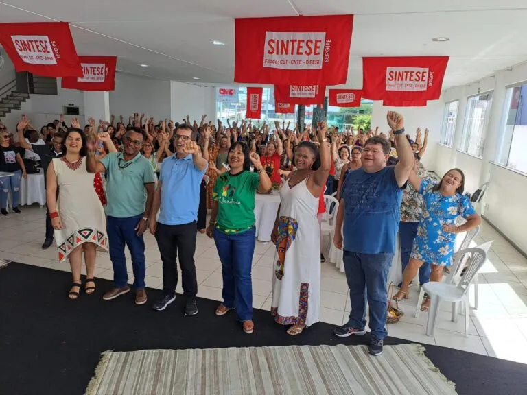 PROFESSORES DA REDE ESTADUAL PARALISAM AS ATIVIDADES HOJE (07) E AMANHÃ (08)