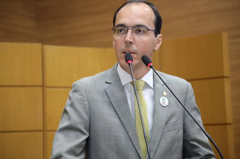 DEPUTADO PEDE APROVAÇÃO DO PL QUE VERSA SOBRE UTILIZAÇÃO DE FOGOS SEM RUÍDOS