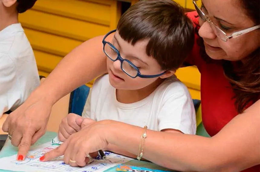 SENADO AVALIA OBRIGATORIEDADE DE PROFISSIONAL DE APOIO ESCOLAR NA EDUCAÇÃO ESCOLAR