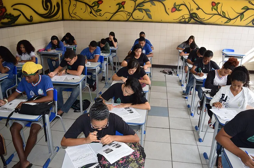 ALTERAÇÃO CURRICULAR PARA INSERÇÃO DE PERSPECTIVA FEMININA VAI À SAÇÃO PRESIDENCIAL