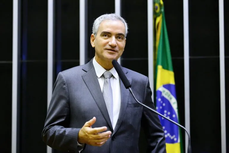 PROJETO DE LEI QUER FIXAR NÚMERO MÁXIMO DE ALUNOS NAS SALAS DE AULA