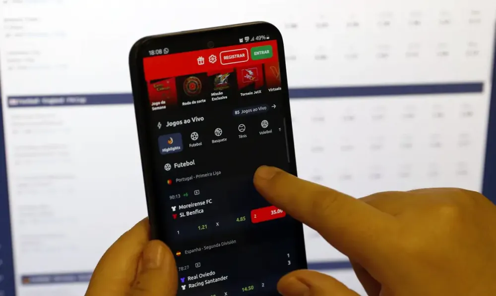 BENEFICIÁRIOS DO BOLSA FAMÍLIA GASTARAM CERCA DE 3 BILHÕES EM APSTAS ONLINE