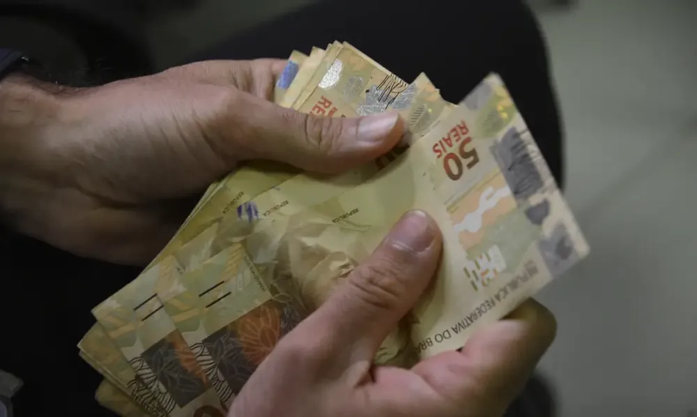CONGRESSO APROVA SALÁRIO MÍNIMO DE R$ 1.502 PARA 2025