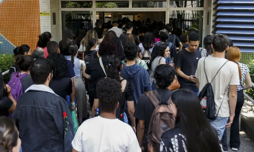 TCU SUSPENDE R$ 6 BILHÕES DO PROGRAMA PÉ DE MEIA
