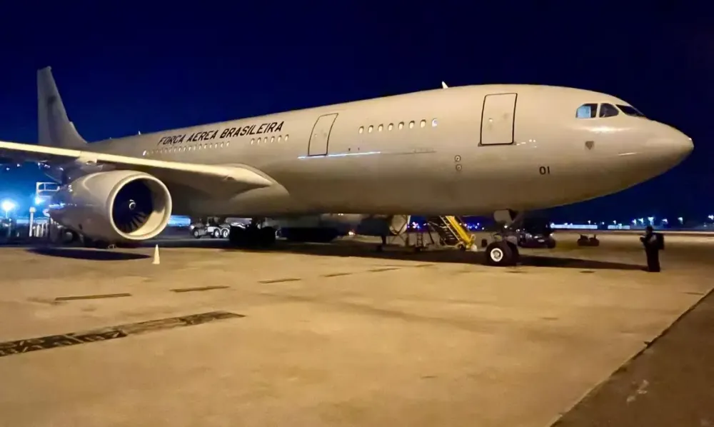 TRÊS MILITARES SÃO PRESOS SUSPEITOS DE LEVAR DROGAS EM AVIÃO DA FORÇA AÉREA