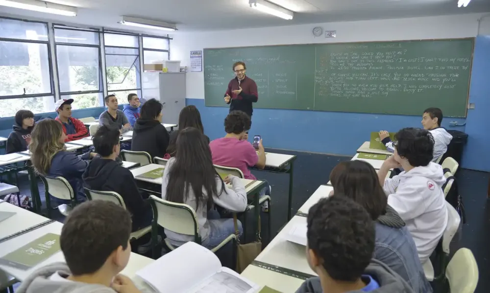 CÂMARA APROVA PROPOSTA QUE PROÍBE ESCOLAS DE RECUSAR MATRÍCULAS