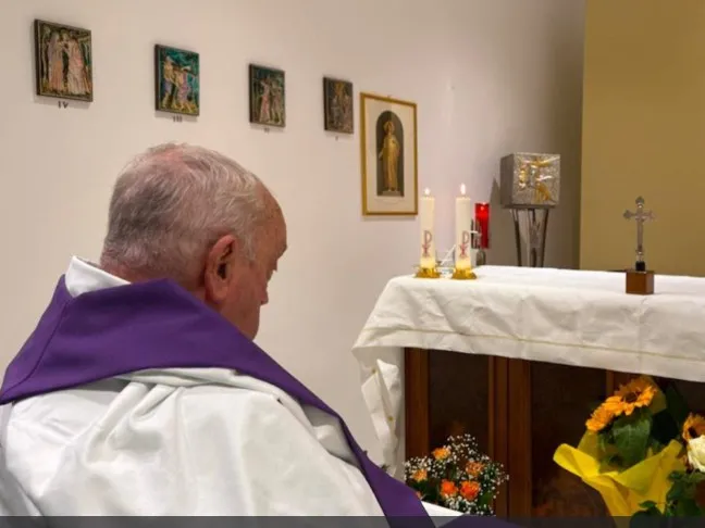 VATICANO PUBLICA PRIMEIRA IMAGEM DO PAPA APÓS A INTERNAÇÃO