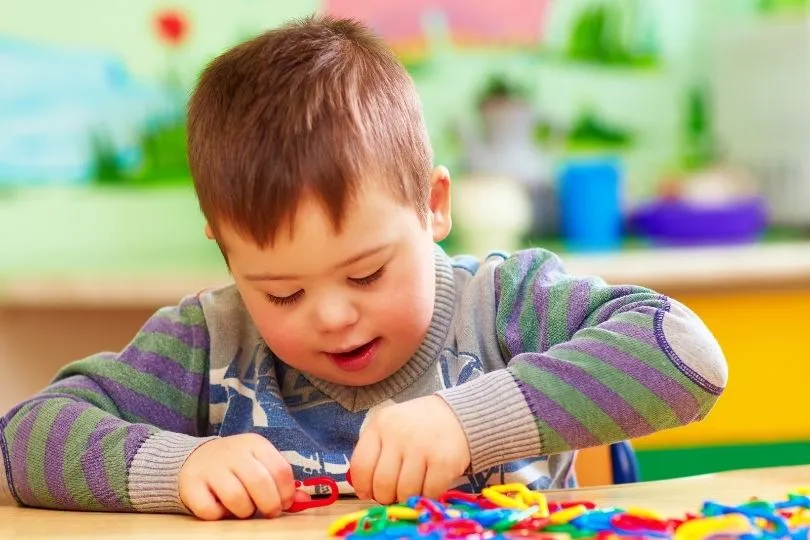 SECRETÁRIO DE SAÚDE DOS EUA PROMOTE ENCONTRAR A CAUSA DO AUTISMO ATÉ SETEMBRO DESTE ANO