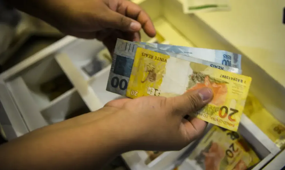 PROPOSTA DO GOVERNO ESTABELECE SALÁRIO MÍNIMO DE R$ 1.630,00 PARA 2026