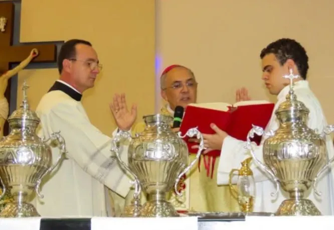 CRIMINOSOS USAM VÍDEO FALSO DO ARCEBISPO DE VITÓRIA DA CONQUISTA PARA PEDIR DOAÇÕES