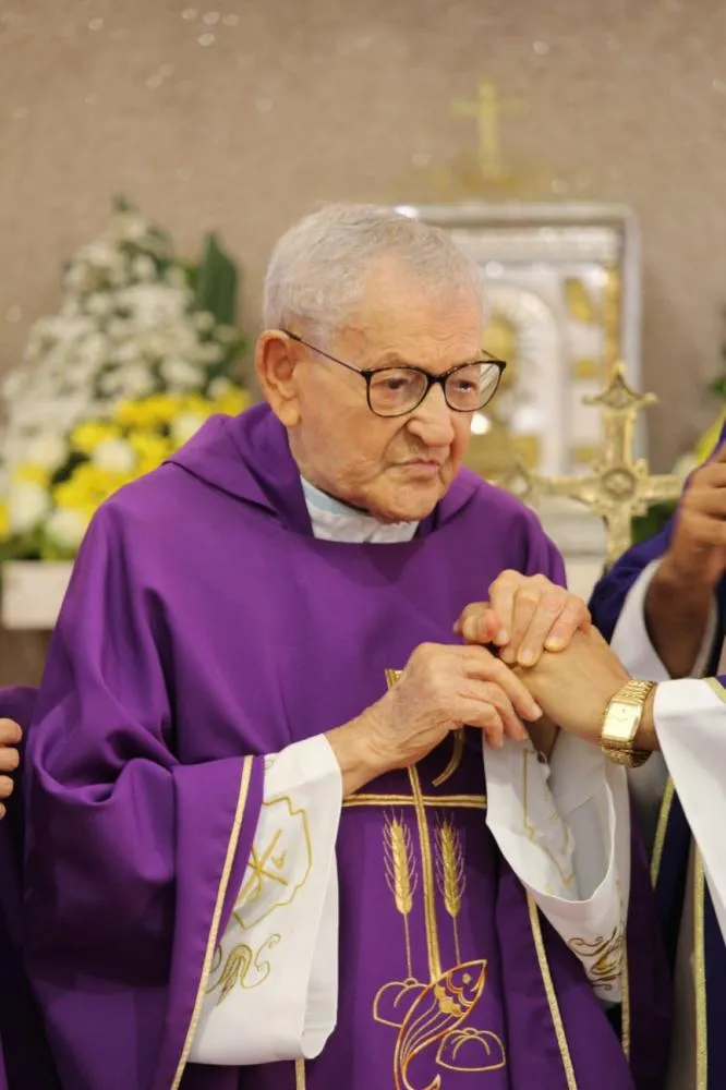 HÁ DOIS ANOS, OS TOBIENSES SE DESPEDIAM DO MONSENHOR SOUZA