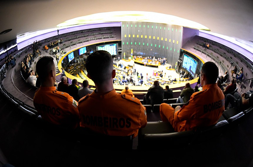 Congresso aprova Orçamento para reajuste de servidores federais